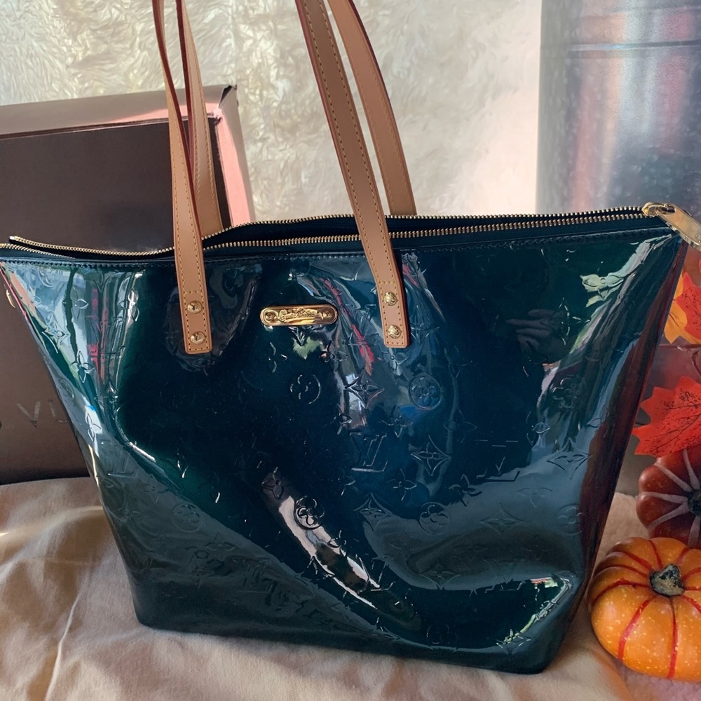 NWT Auth Louis Vuitton Vernis Bellevue GM Peacock